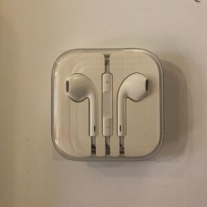 Apple White Wired Cord Earbuds with Case
